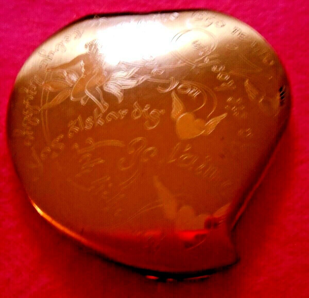 Vintage Elgin American Heart Shaped Makeup Powder Compact Gold tone Cherub  