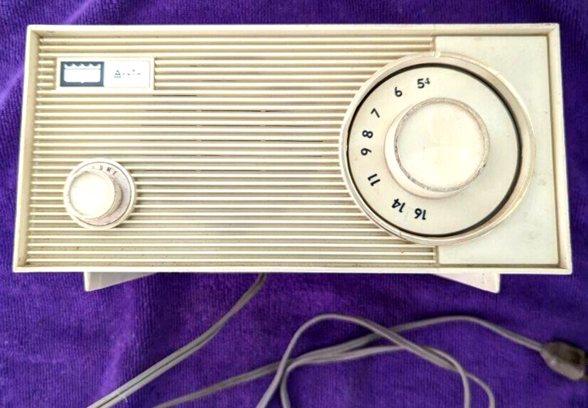 vintage Arvin Radio Model 12R27 (off White) 1960's (T)