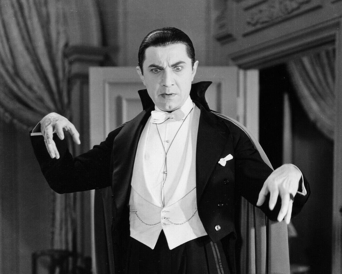 Bela Lugosi as Dracula 1931 in Classic Pose B/W Photo Print 8 x 10 in.