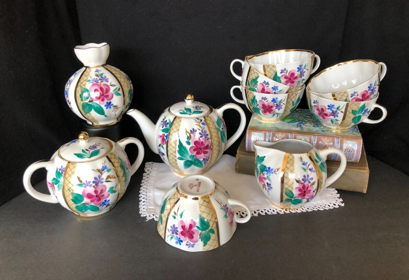 Lomonosov 22kt gold trim tea set; rare floral pattern & incl. vase; 10 piece