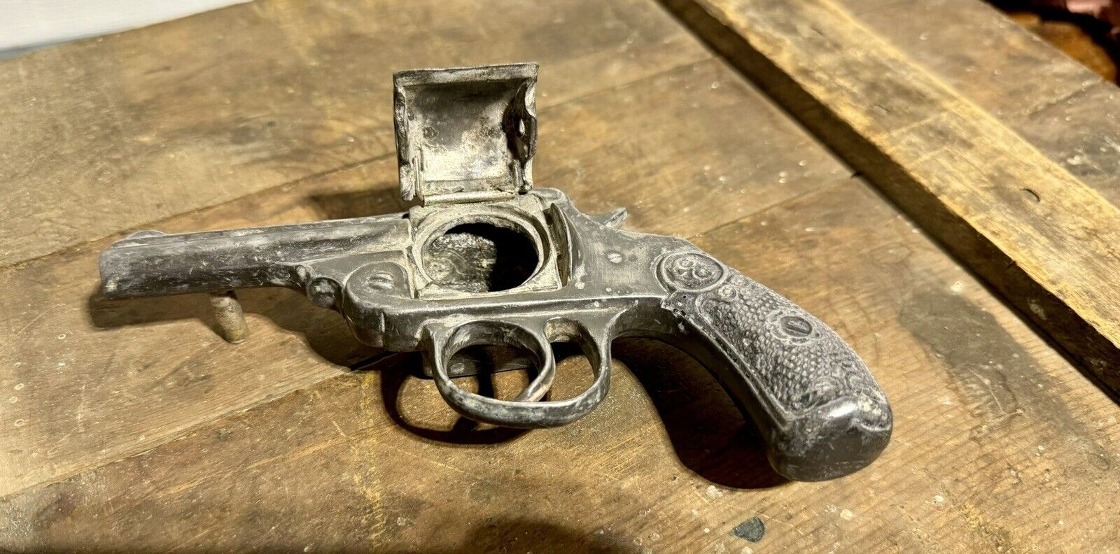 ANTIQUE INKWELL IVER JOHNSON REVOLVER GUN SHAPED DESK DISPLAY PAT 1906