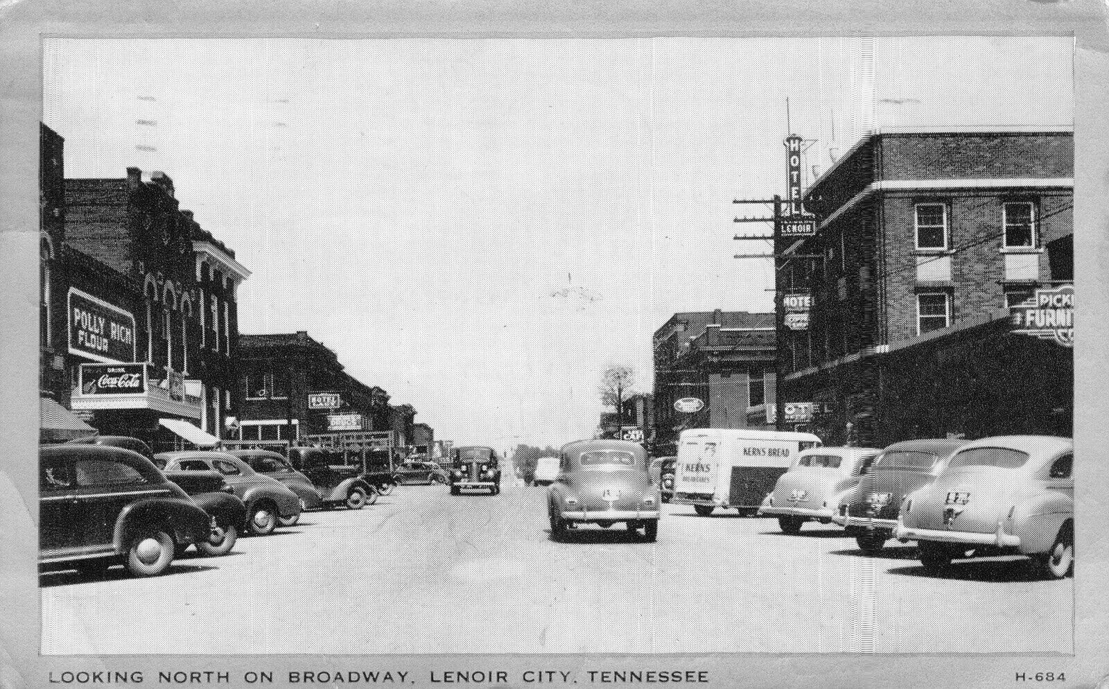 Looking NORTH on BROADWAY, LENOIR CITY, Tennessee Vintage c1941 POSTCARD