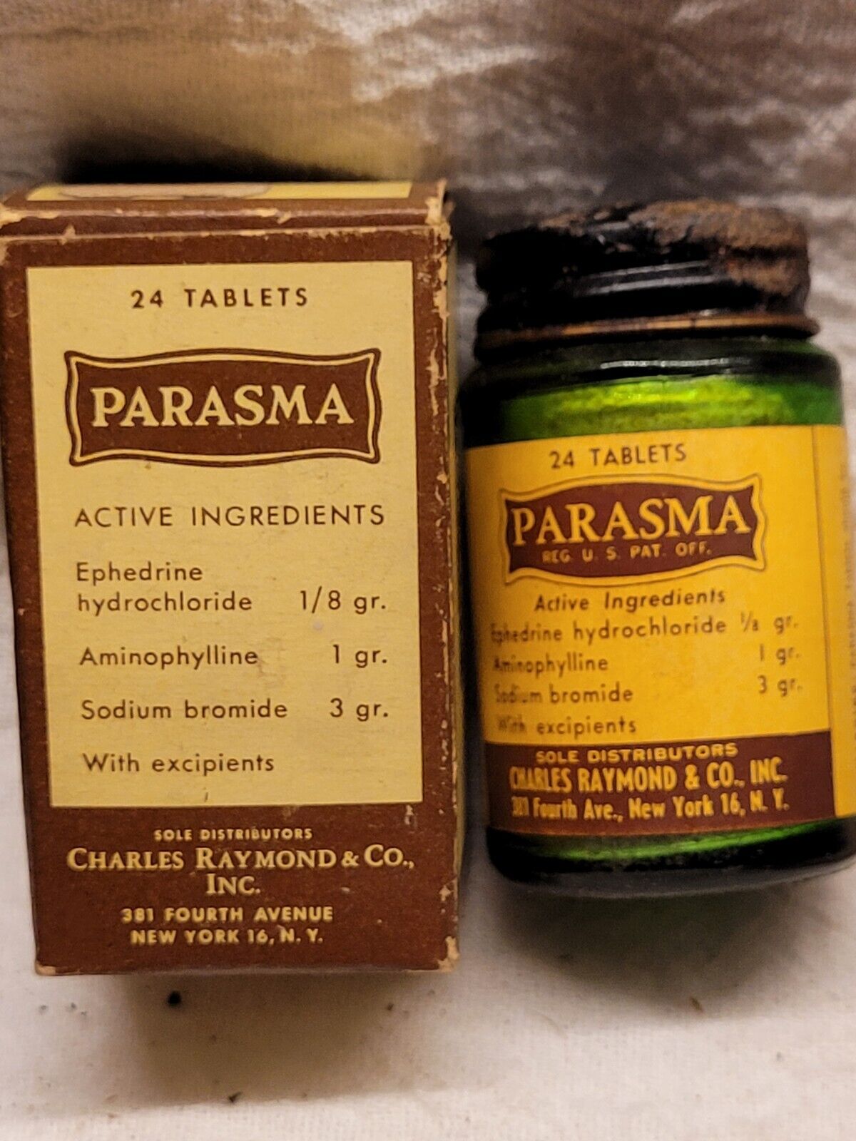 Charles Raymond & Co. NY Parasma Original Wrap Around Label & Box Green Glass 