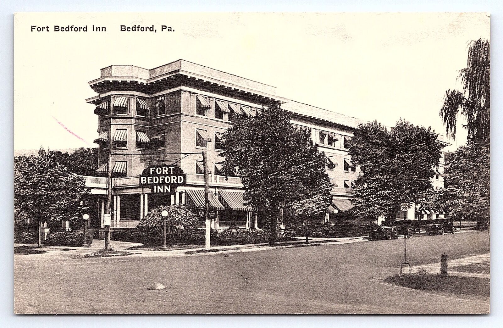 Postcard Fort Bedford Inn , Bedford Pennsylvania The Albertype Co.