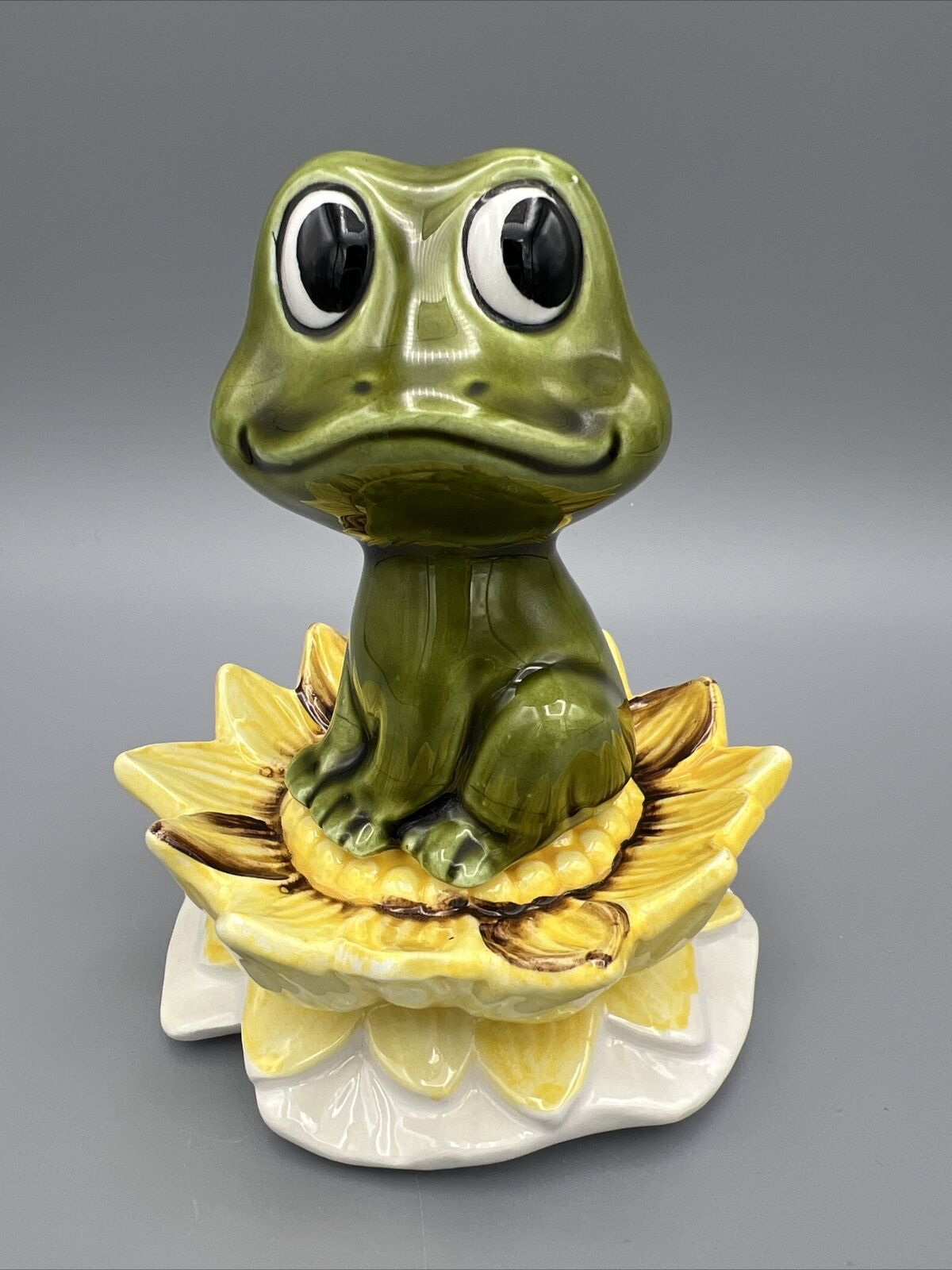 Neil The Frog Sears Vintage Frog And Lily Pad Salt And Pepper Shakers 1978