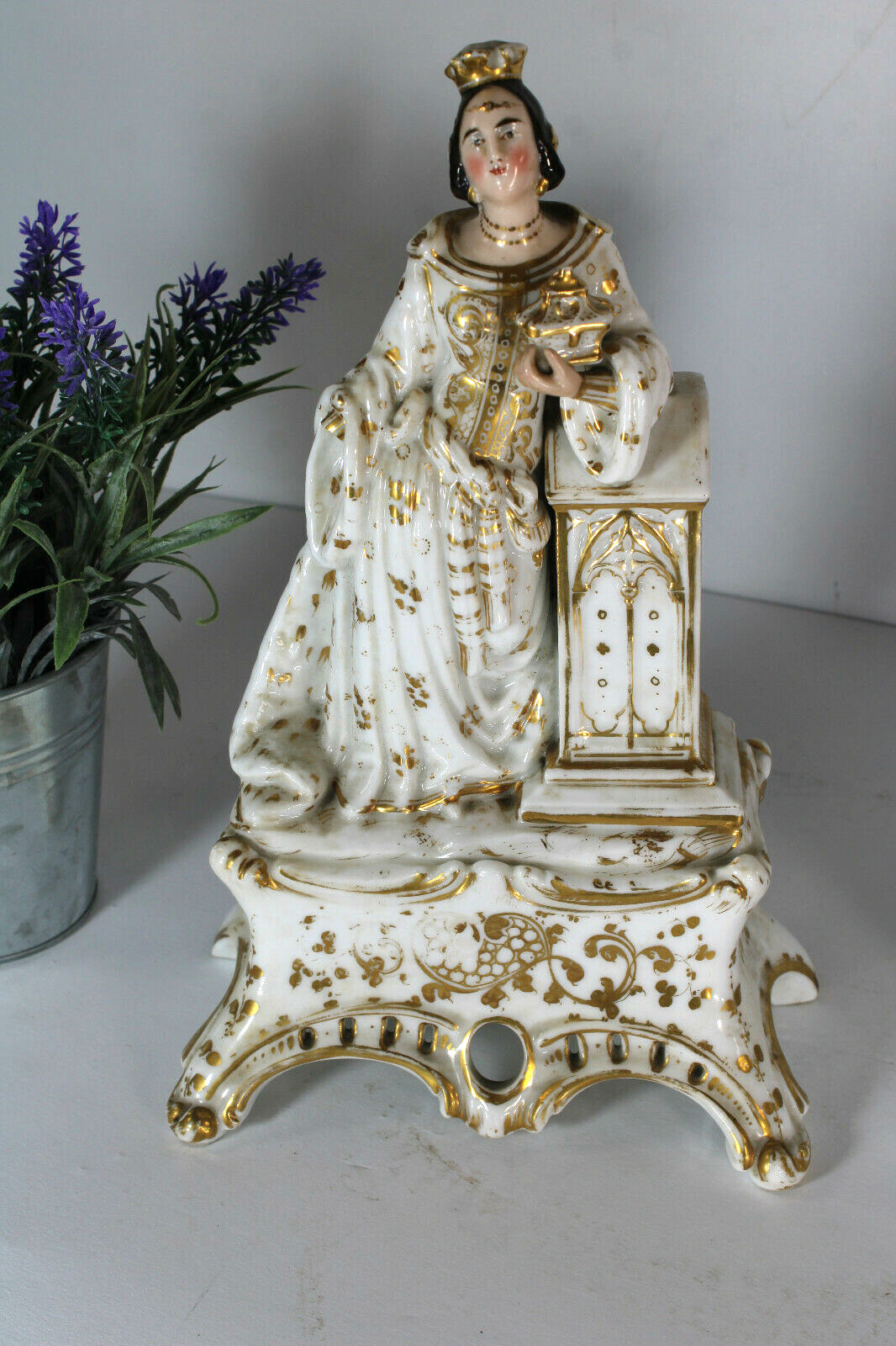 Antique french vieux paris porcelain pique fleur statue figurine
