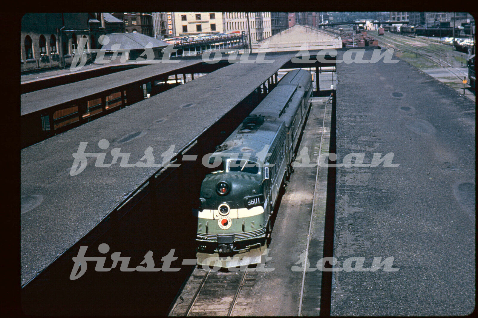 R DUPLICATE SLIDE - Northern Pacific NP 6601 Passenger Scene in Station