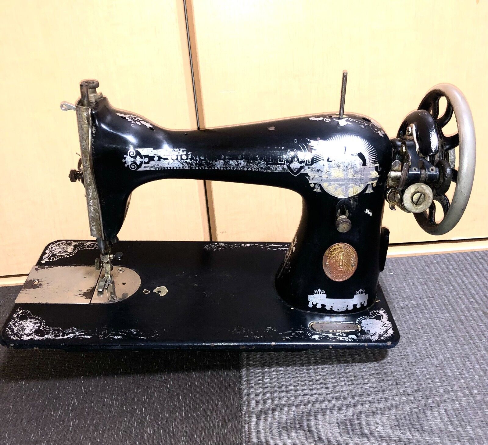 Antique sewing machine SINGER treadle sewing machine 1929 Made in Scotland Antiq