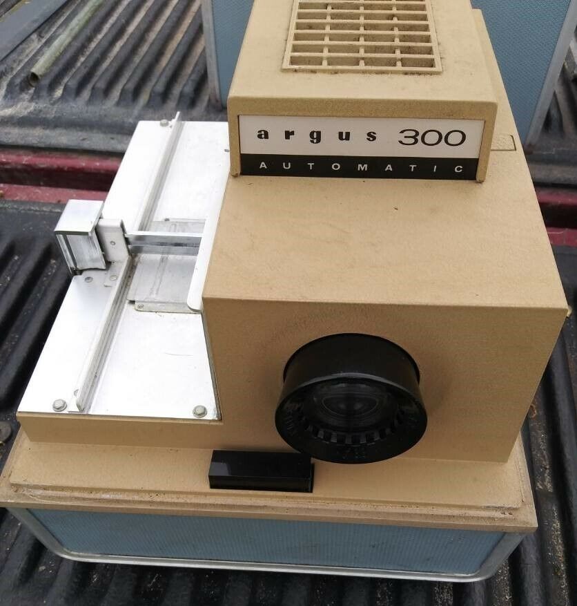 Vintage Argus 300 Automatic Slide Projector W/ Case Bulb Works AS IS