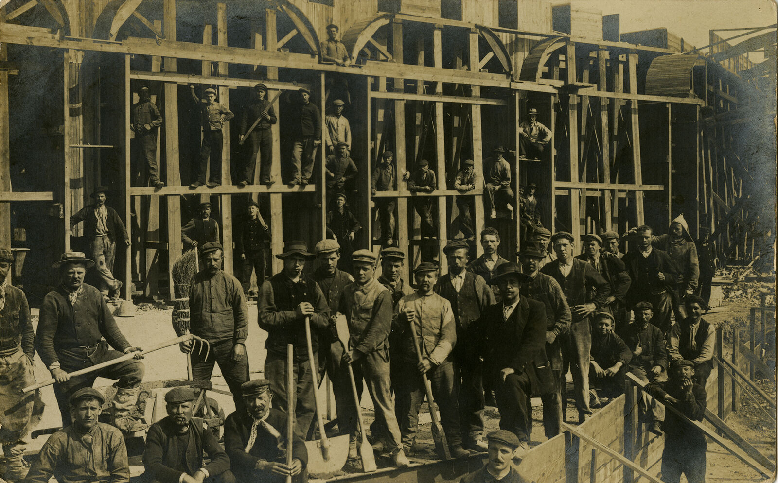 Original photograph-A large construction site with labourers-ca. 1905
