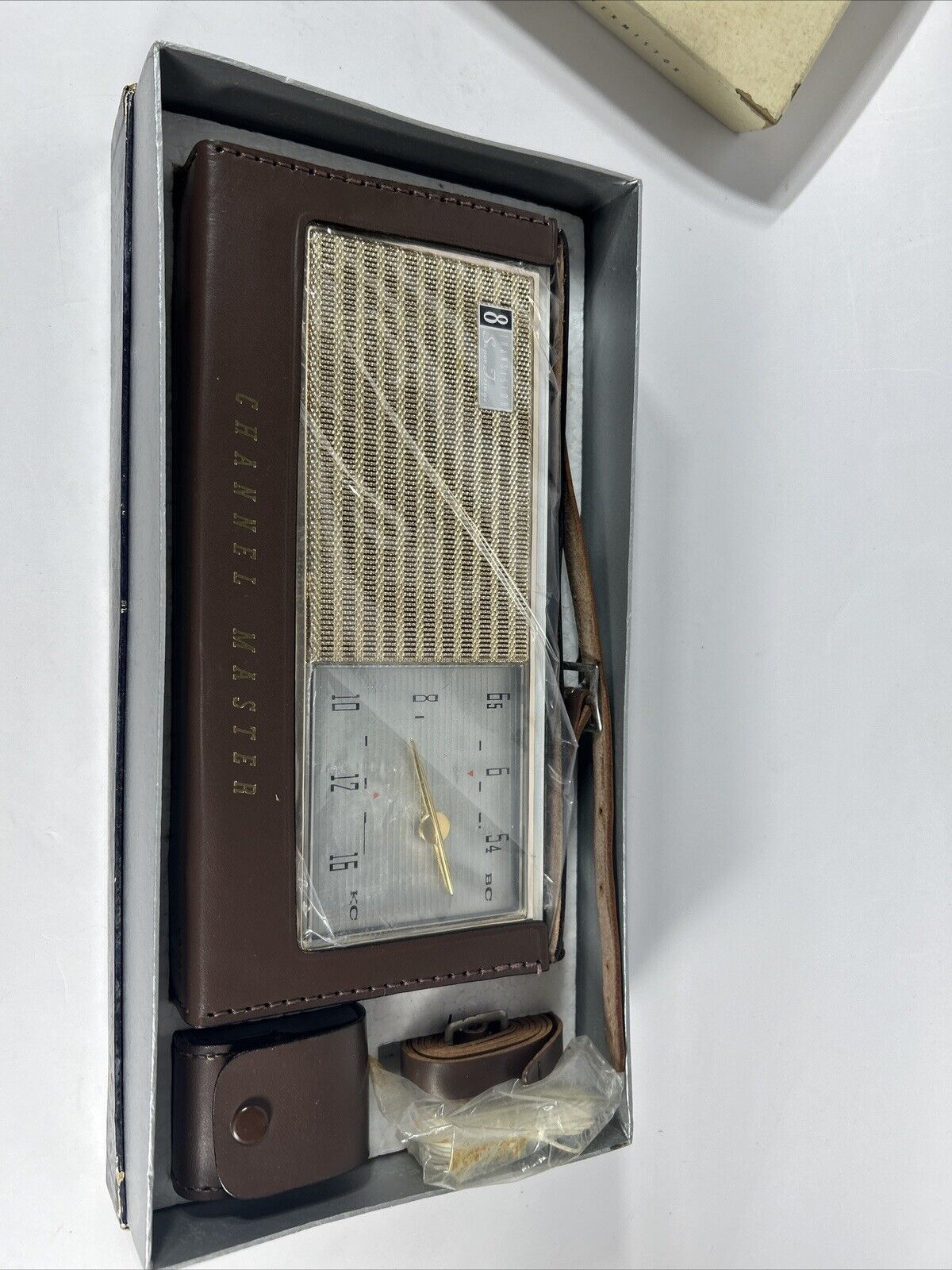Vintage Red Channel Master 6506 AM 6 Transistor Portable Radio box& accessories