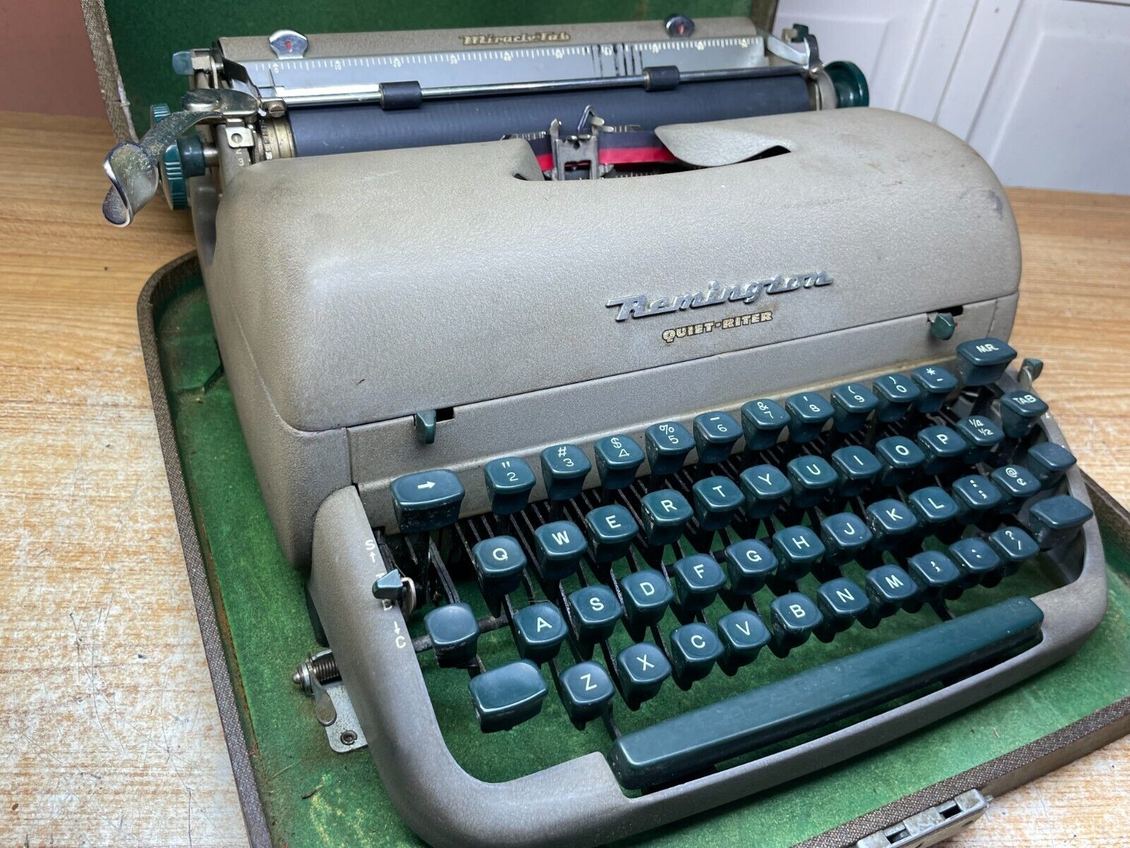 1953 Remington Quiet-Riter Working Vintage Portable Typewriter w New Ink & Case