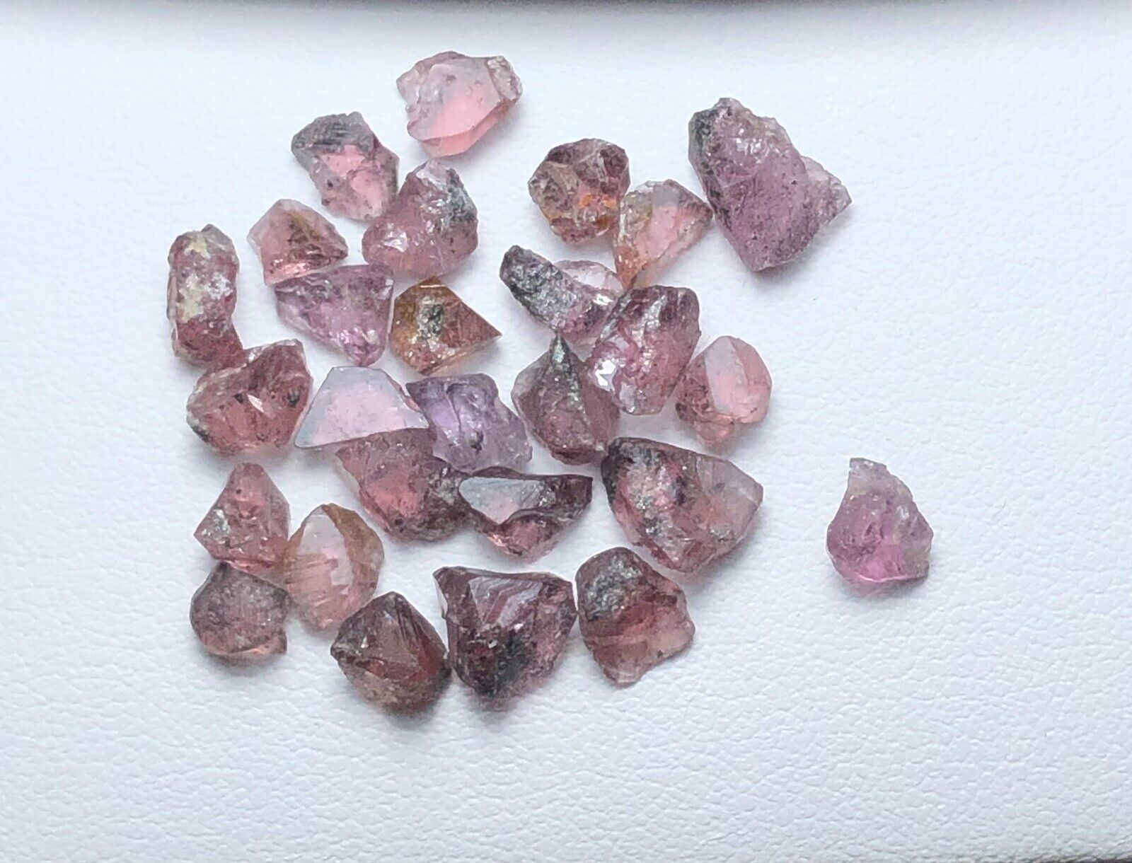26 Crt / Beautiful Natural Rough Spinel From Badakhshan( Afghanistan)