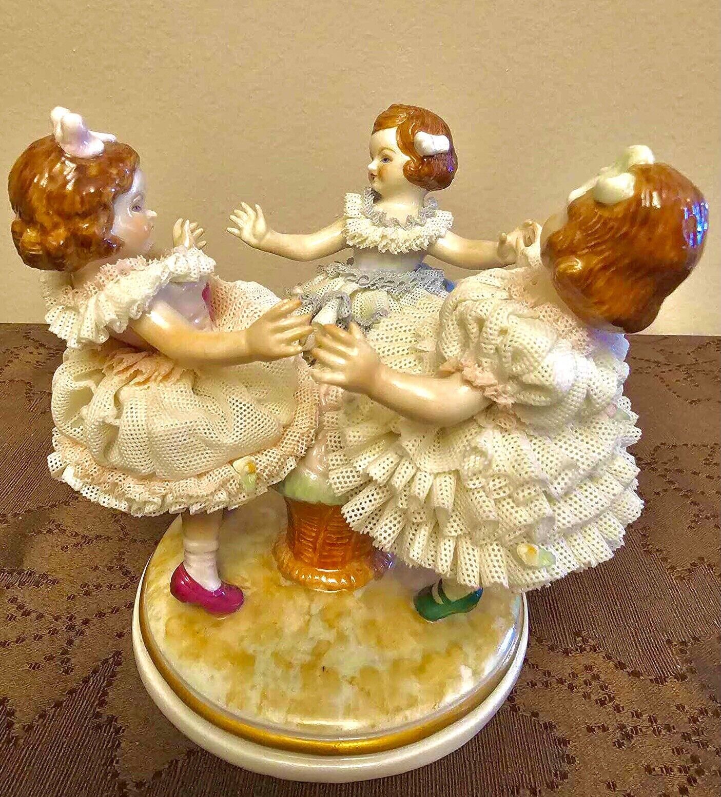 Dresden Porcelain Lace & Flowers Three Girls Ring Around the Rosy Figurine