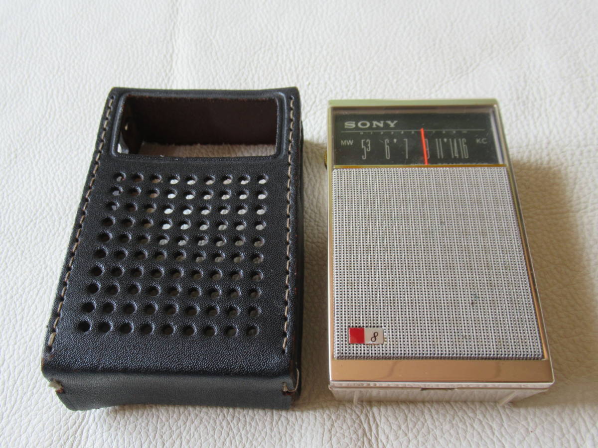 Made in the early 1960s. Movable item SONY 8 stone transistor radio TR-826
