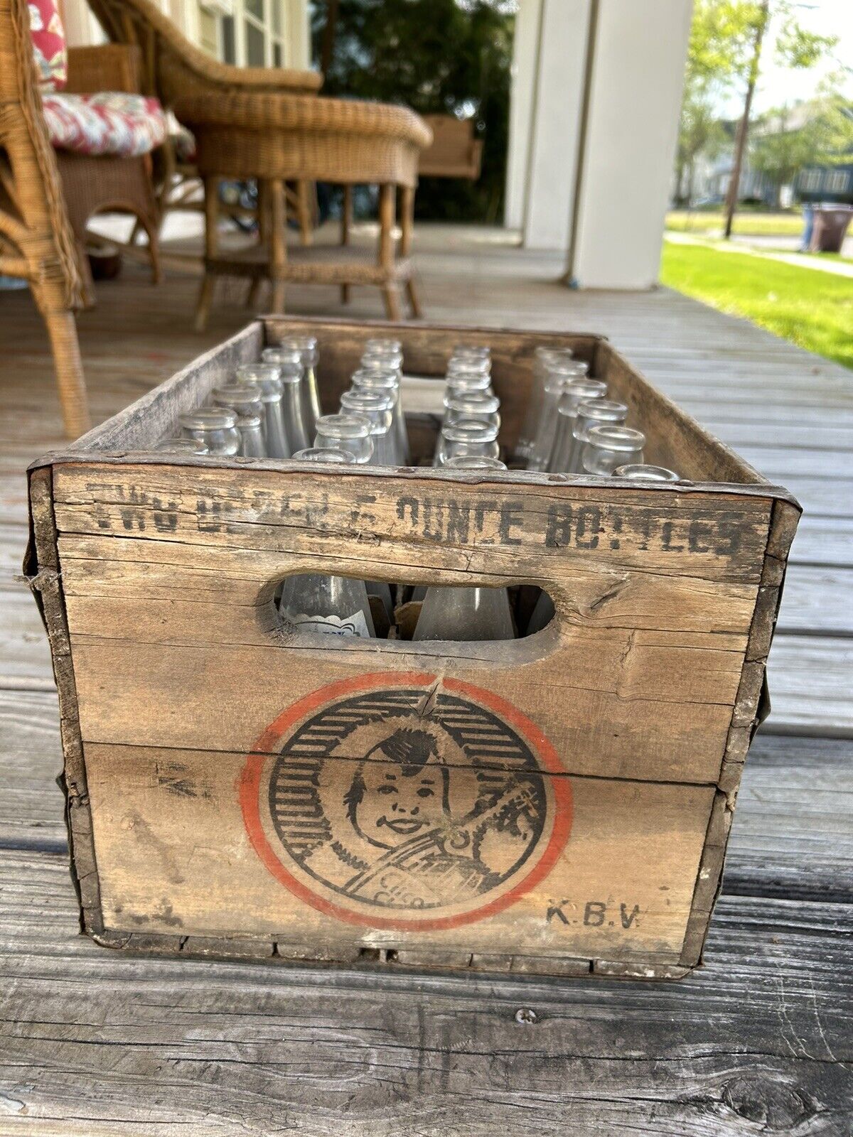 Vintage 1940 CLICQUOT CLUB Wood Crate Box Soda Wooden Boy W/ 24 Silverfox Bottle