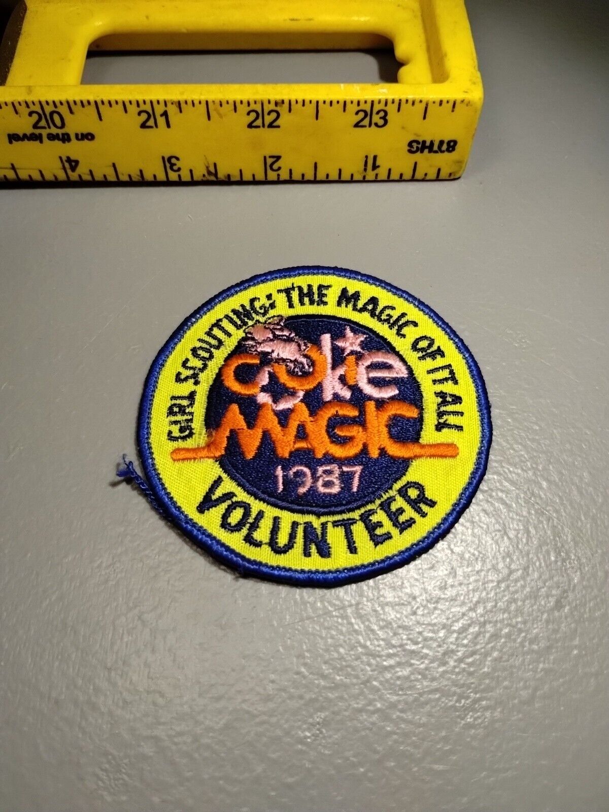 Vintage 1987 Girl Scouting The Magic Of It All Volunteer Cookie Magic Patch (A4)