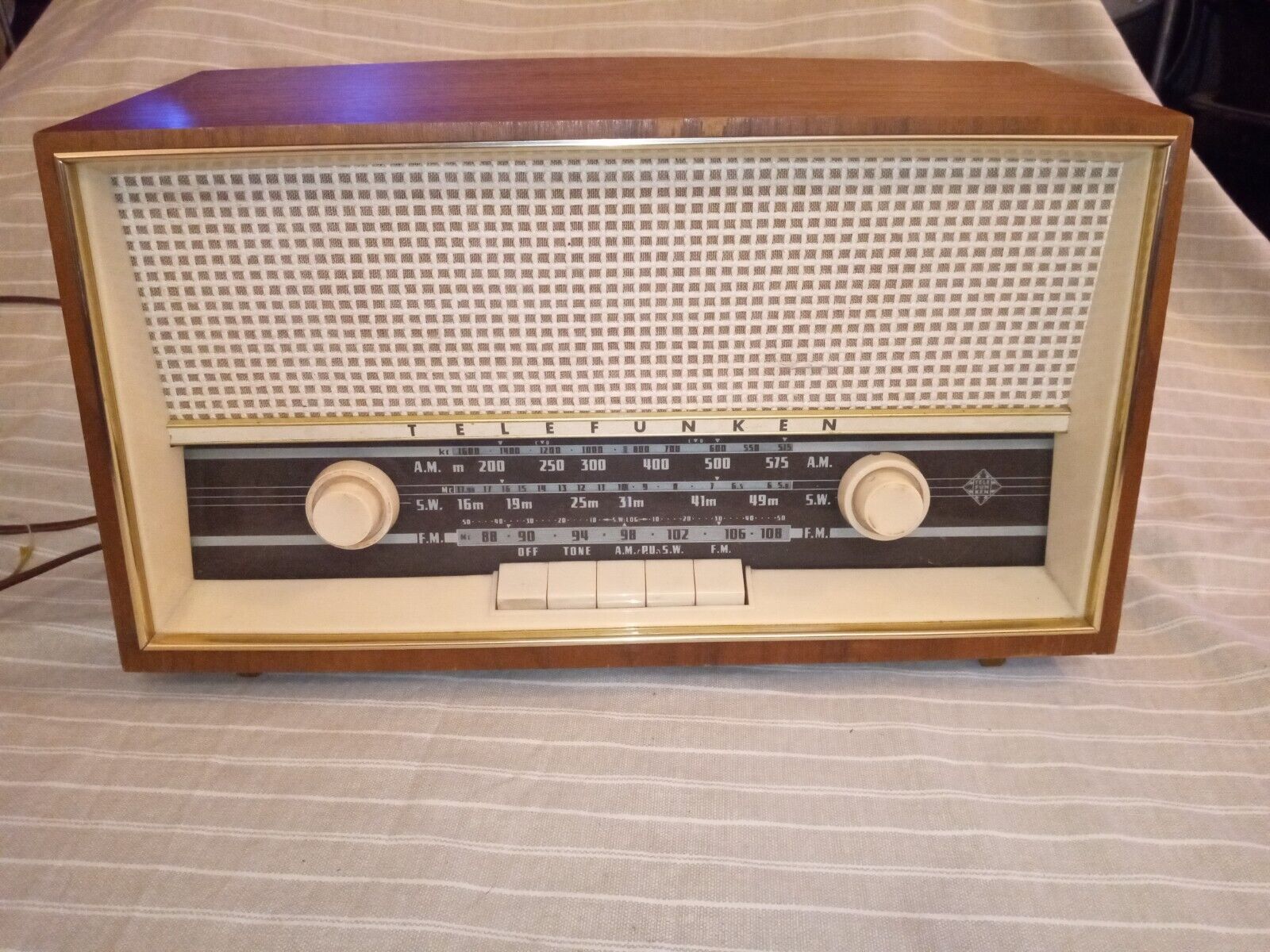 Vintage Telefunken Jubilate model 5351W 3-Band AM/FM/SW West Germany Working