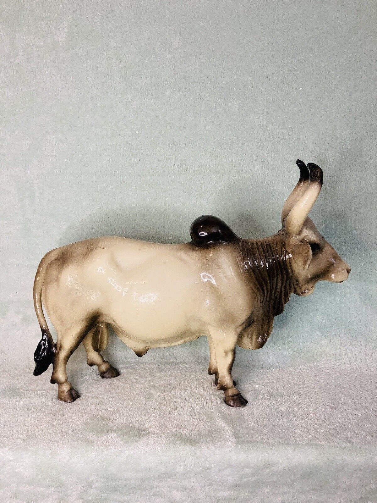 Breyer Traditional - Vintage Glossy Gray Brahma Bull - *Horn Damage*