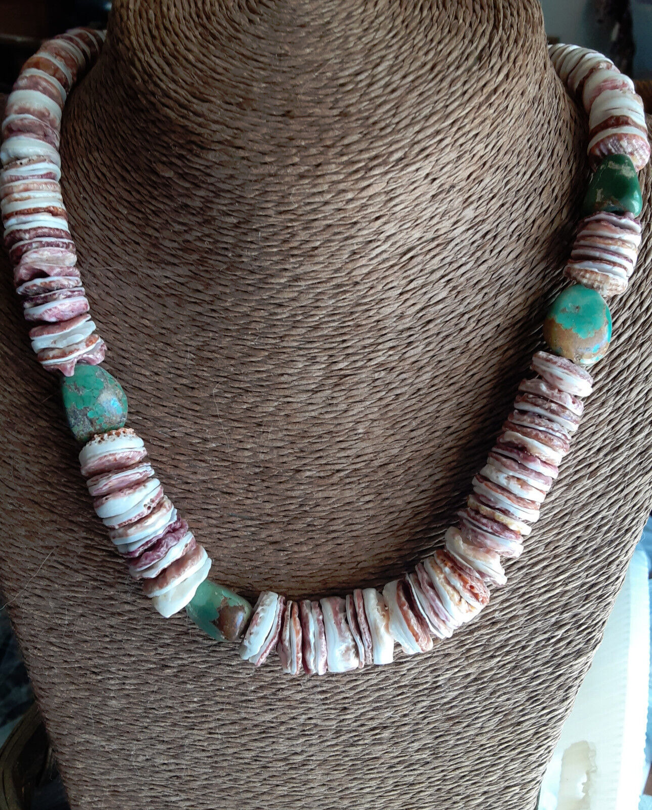 Spiny Oyster Graduated Purple & White Necklace with 4 Turquoise Accent Beads 22\