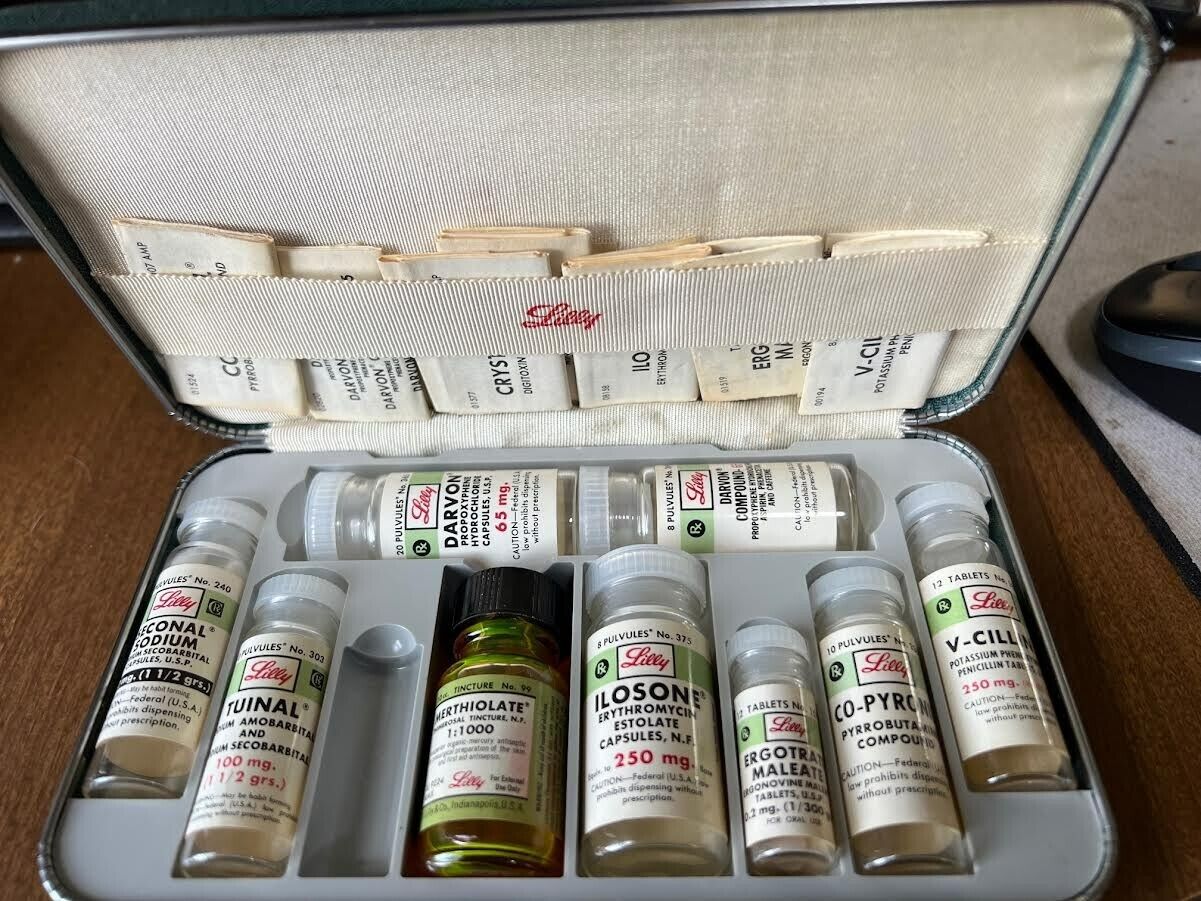 Vintage ELI LILLY SMALL DOCTOR TRAVEL CASE WITH EMPTY BOTTLES