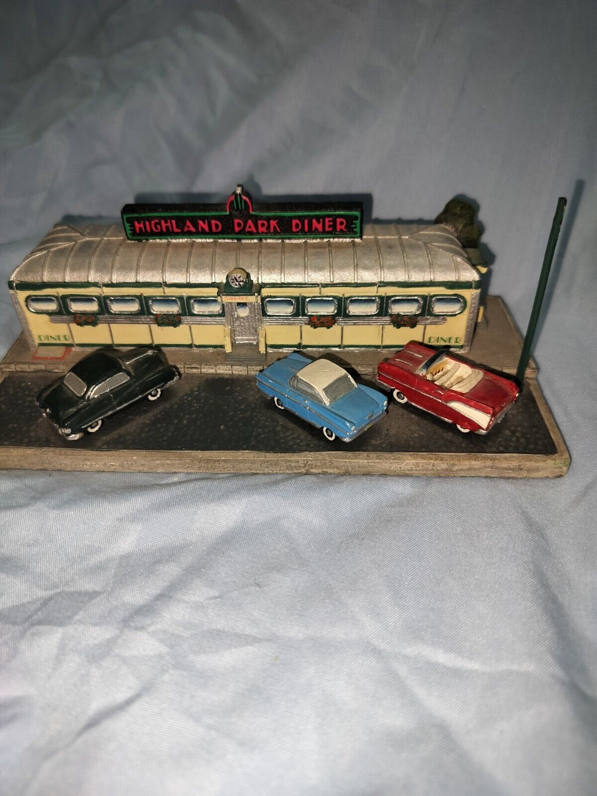The  Danbury Mint Highland  Park Diner Classic American Diners Collectible 1993