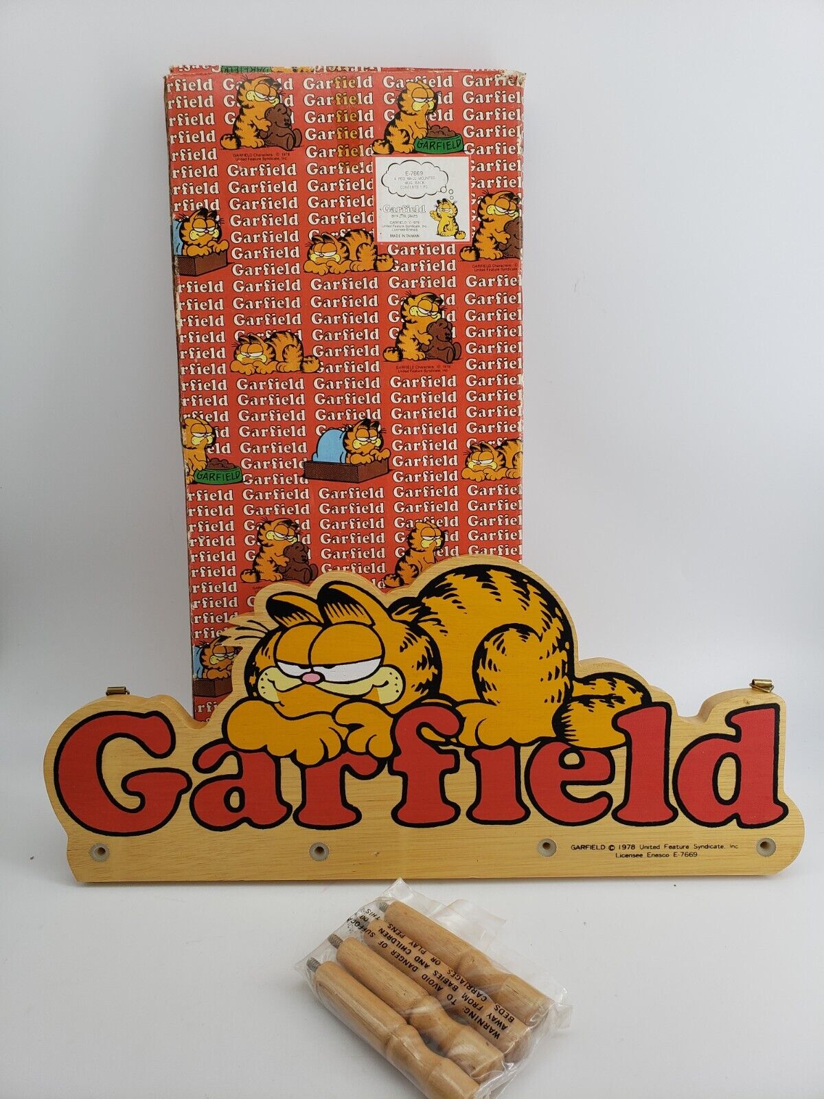Vintage Garfield Wooden Coat Hook / Mug Rack Enesco 1978 Original Box