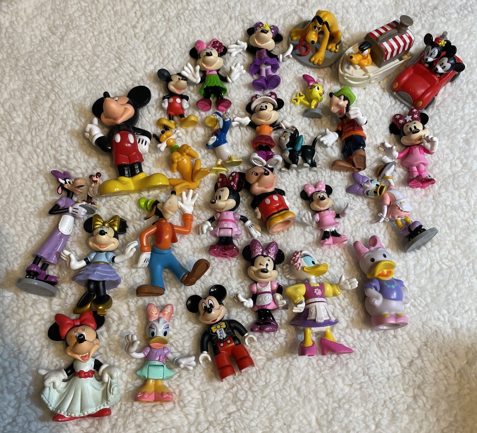 Lot Of 28 Disney Mini Figures Mickey Minnie Daisy Pluto Goofy Donald