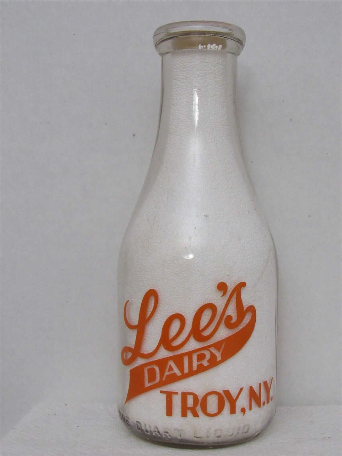 TRPQ Milk Bottle J E Lee Lee\'s Dairy Farm Troy NY RENSSELAER COUNTY 1945