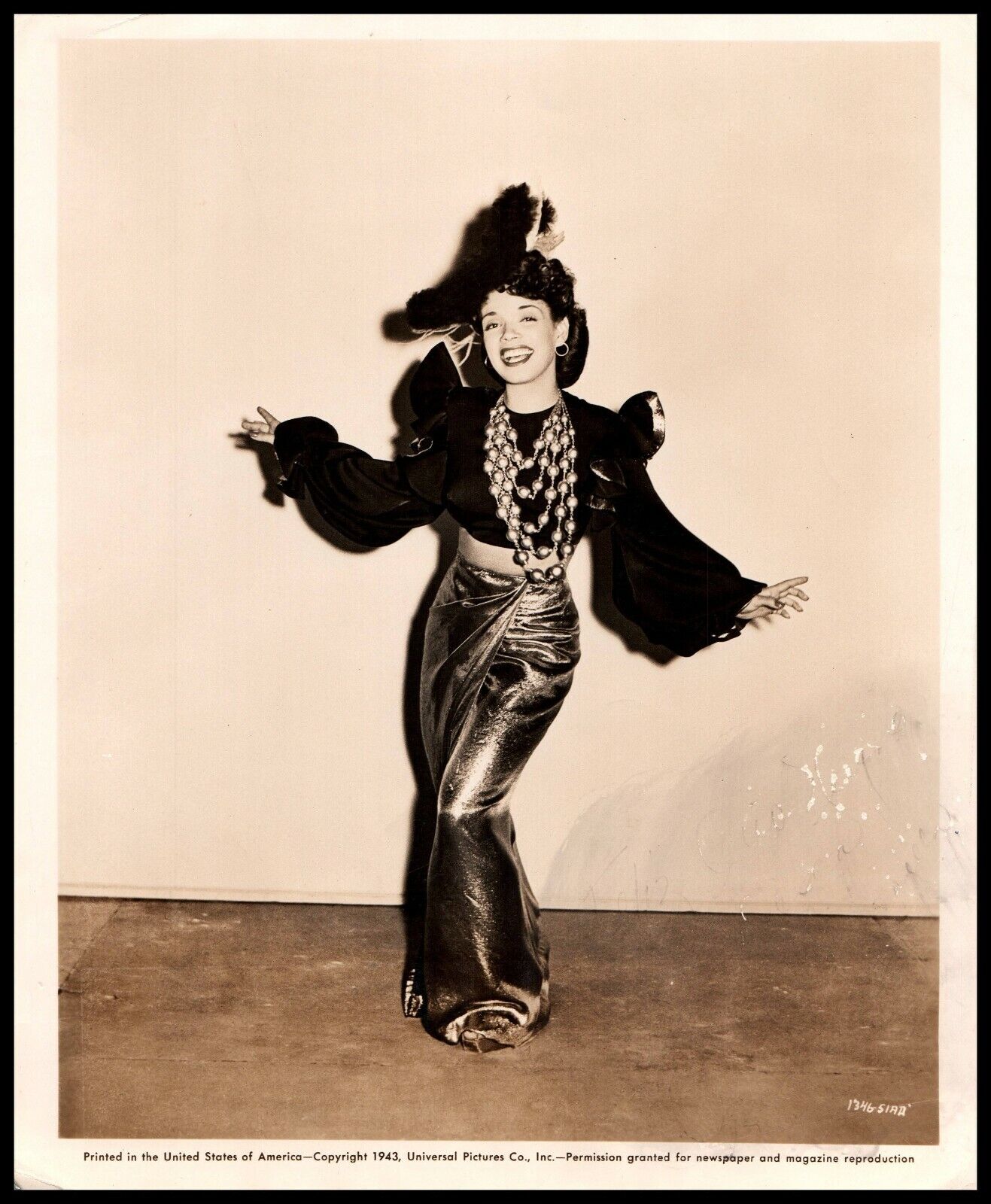Hollywood BEAUTY Gorgeous AURORA MIRANDA CHEESECAKE CARMEN SISTER 1943 Photo 569