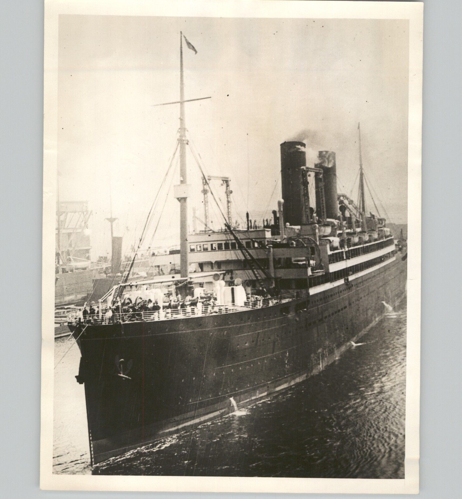 Beautiful VIVID 1935 Press Photo PASSENGER SHIP Doric in LONDON England