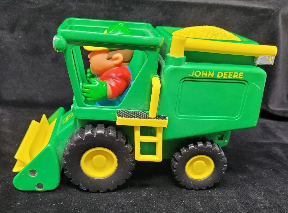 2010 John Deere RC2 Toy Tractor Tiller Thrasher W/Driver Great Shape