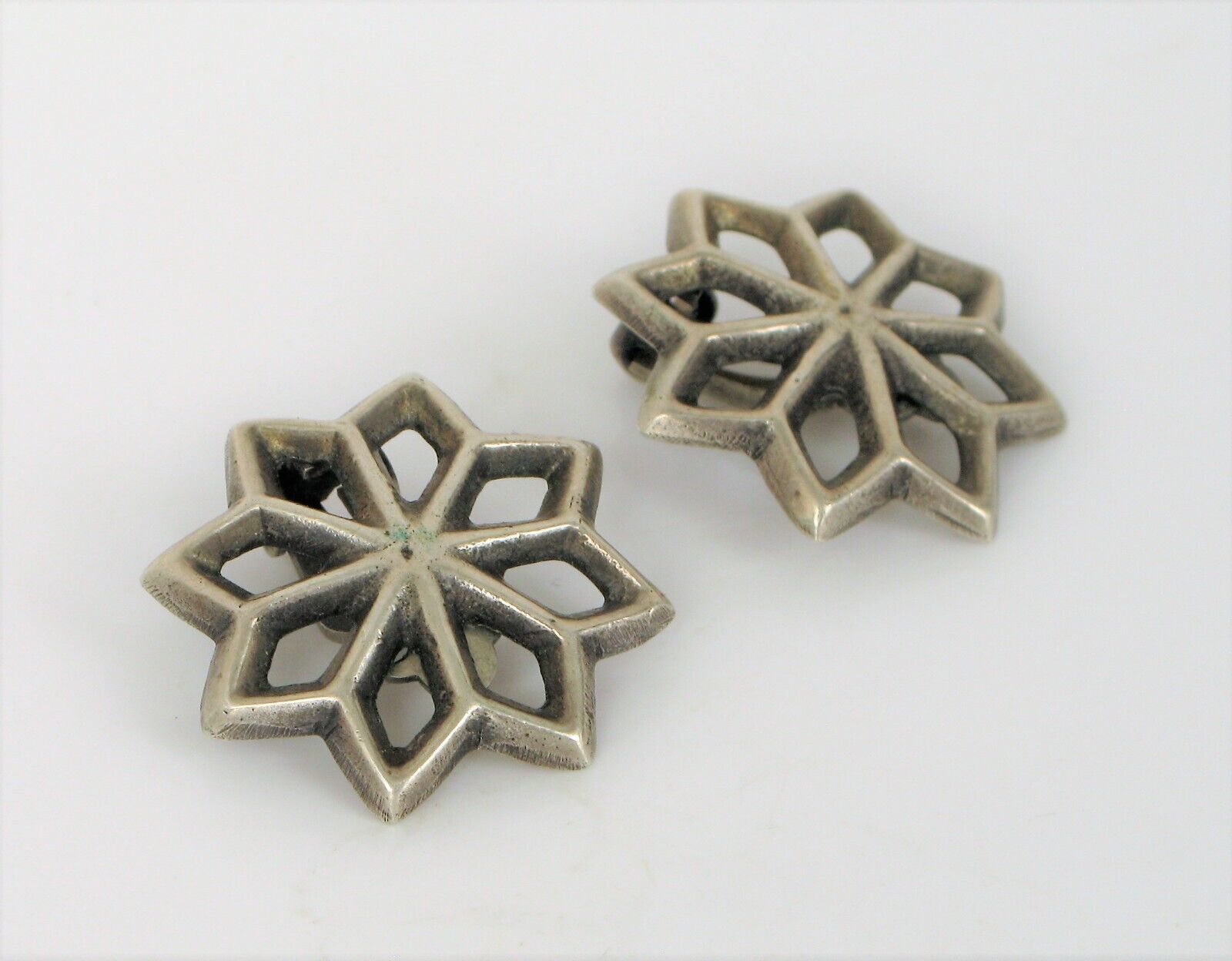 VTG BEAUTIFUL NATIVE AMERICAN STERLING SILVER OLD PAWN SANDCAST STAR EARRINGS 