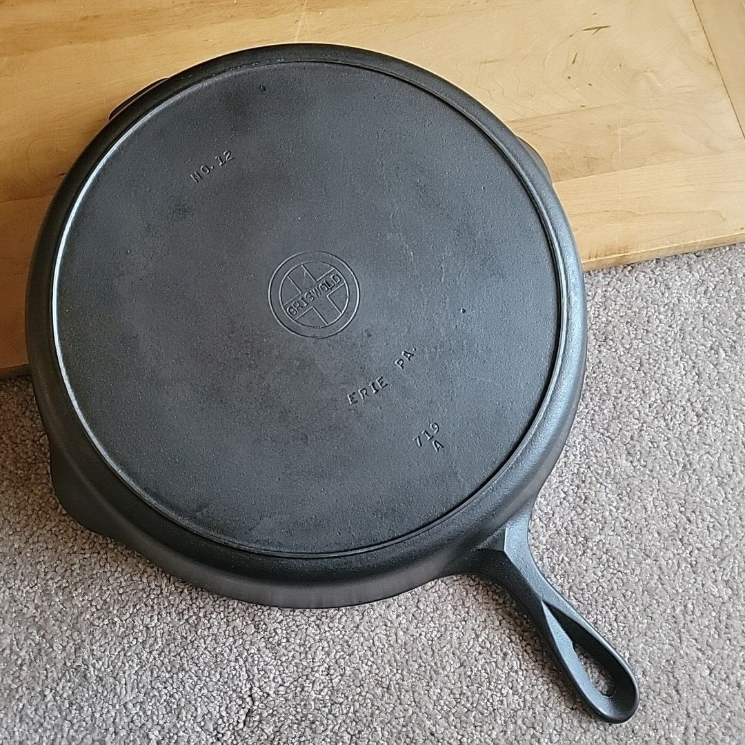 Griswold #12 Small Logo Cast Iron Skillet w/Heat Ring p/n 719A