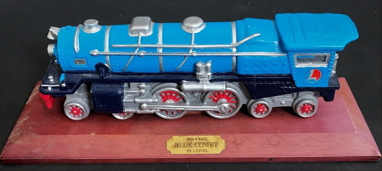 Collectible Avon Lionel # 400E Blue Comet Train good condition – comes with base