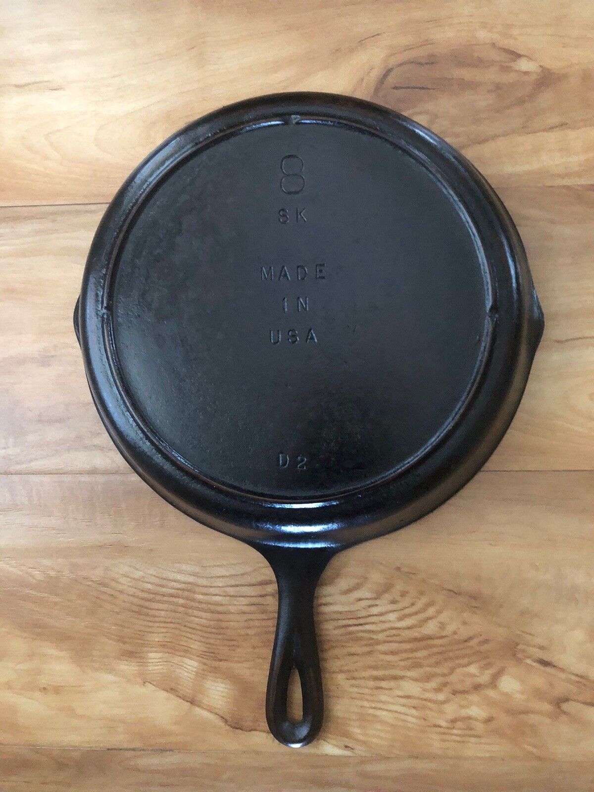 Unmarked Lodge L8SK3 10.25 inch Cast Iron Skillet 3 Notch Heat Ring - Restored