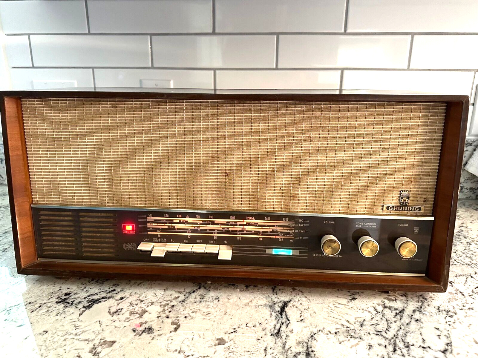 GRUNDIG Type 4570U Vintage FM German Tube Radio  Stereo Konzergerate Wood Case