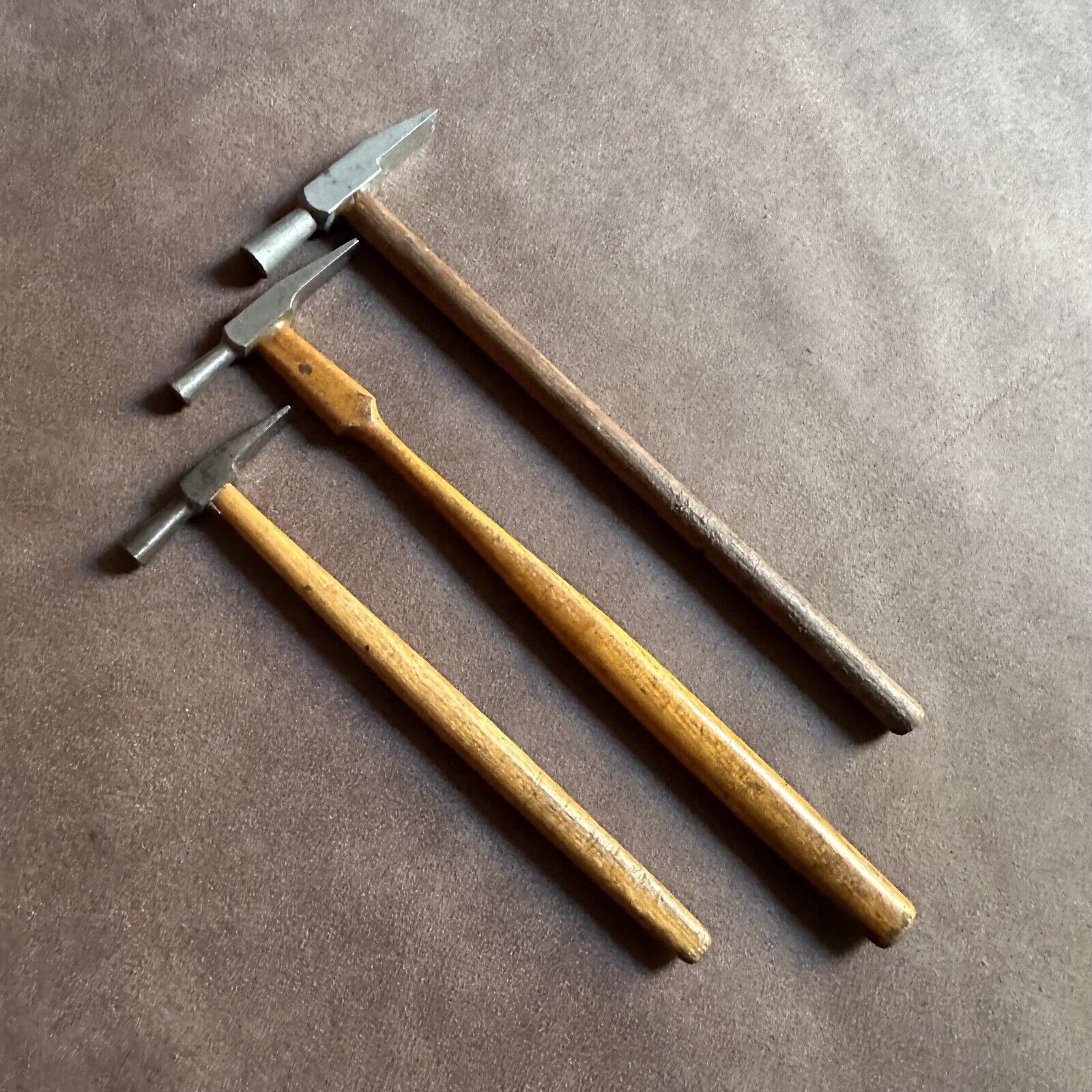 3x VINTAGE UNMARKED WATCHMAKERS JEWELLERS SILVERSMITHS HAMMERS HAND TOOLS