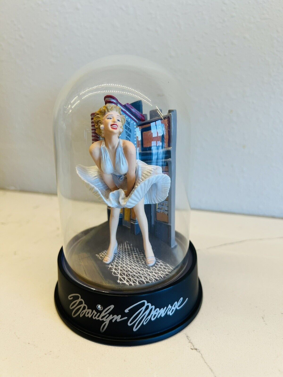 Marilyn Monroe 7 Year Itch Domed Music Box Franklin Mint