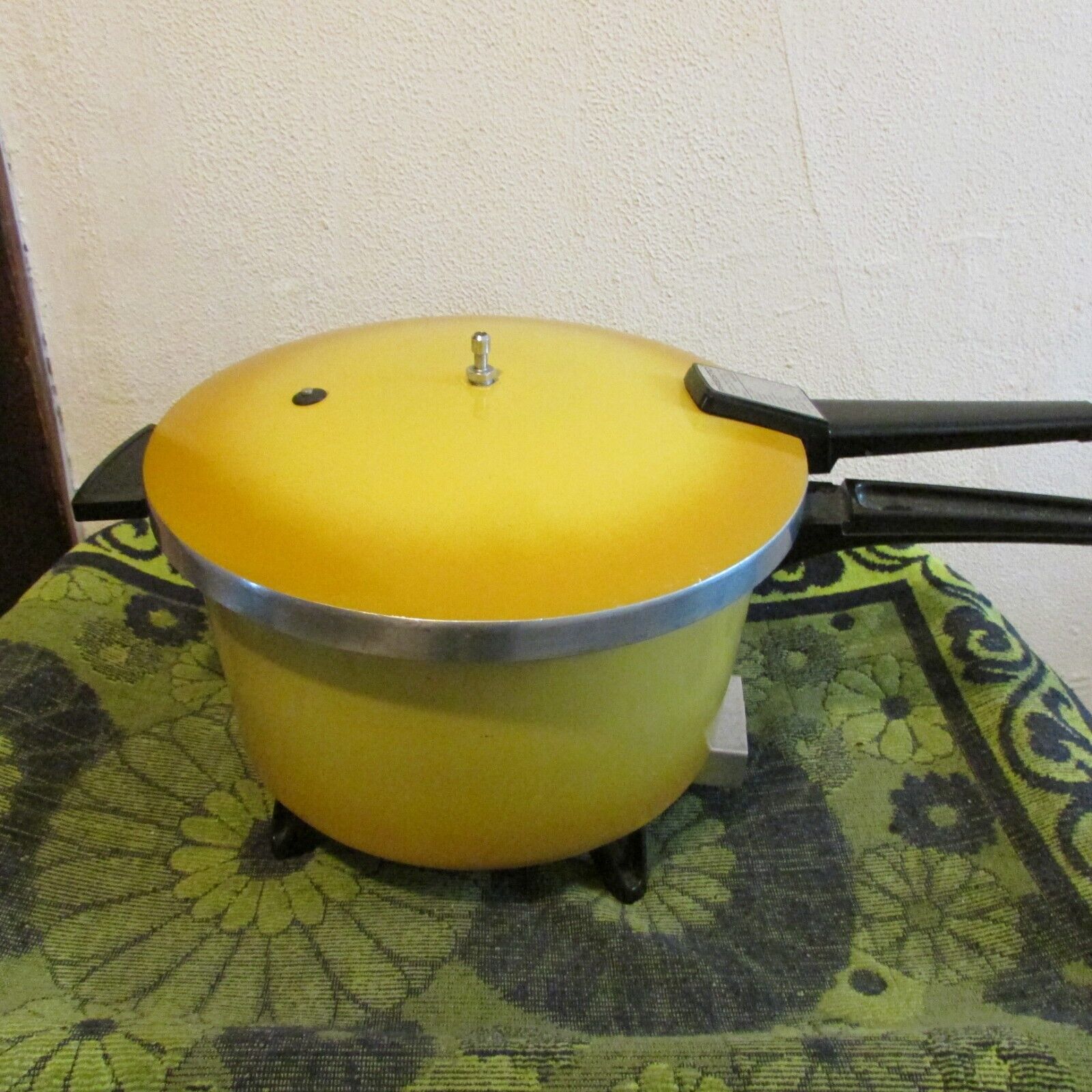Nicely Maintained, Complete. Vintage Presto 6 Qt. Electric Pressure Cooker