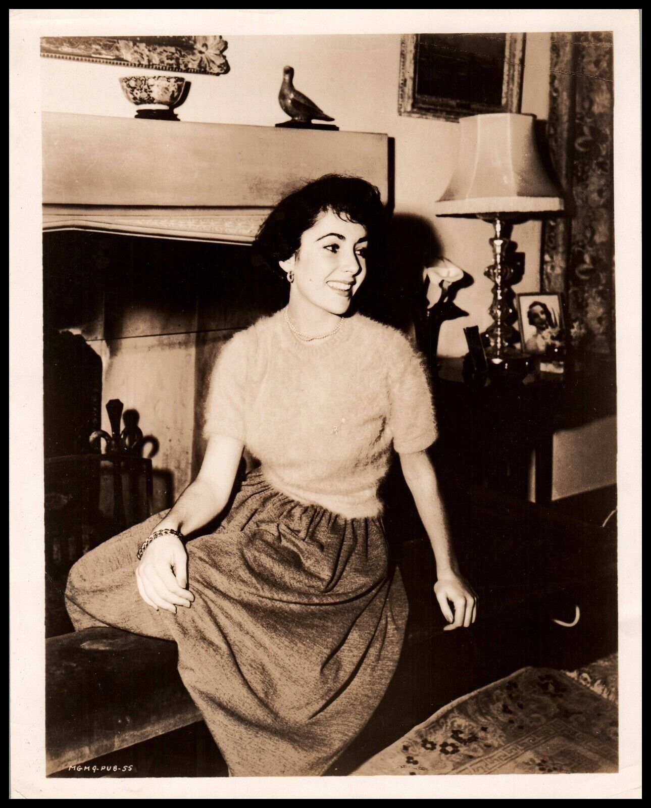 GLAMOROUS VIOLET-EYED ELIZABETH TAYLOR STYLISH POSE 1949 ORIGINAL PHOTO 592
