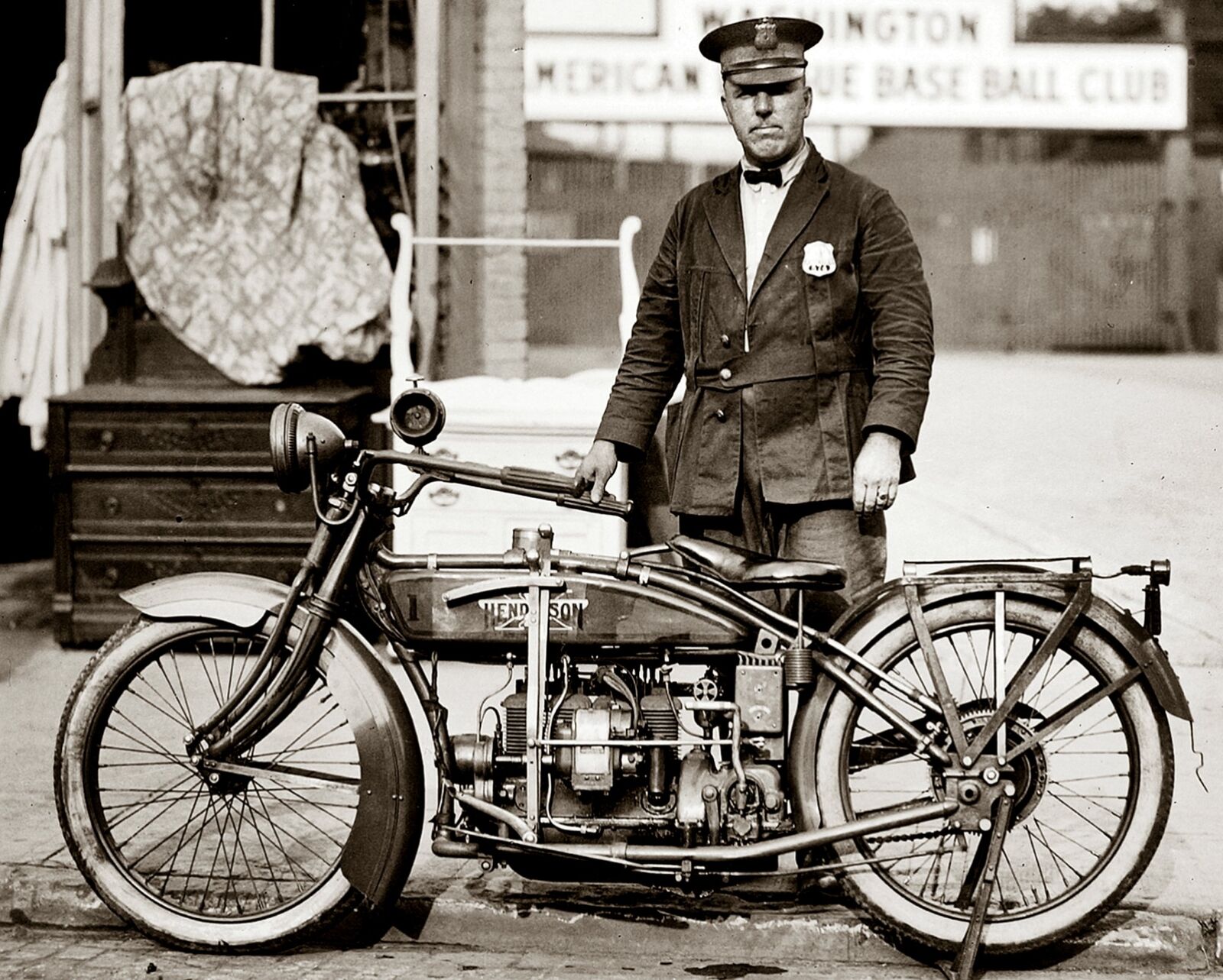 1926 MOTORCYCLE COP With His EXCELSIOR HENDERSON Deluxe PHOTO  (178-z)