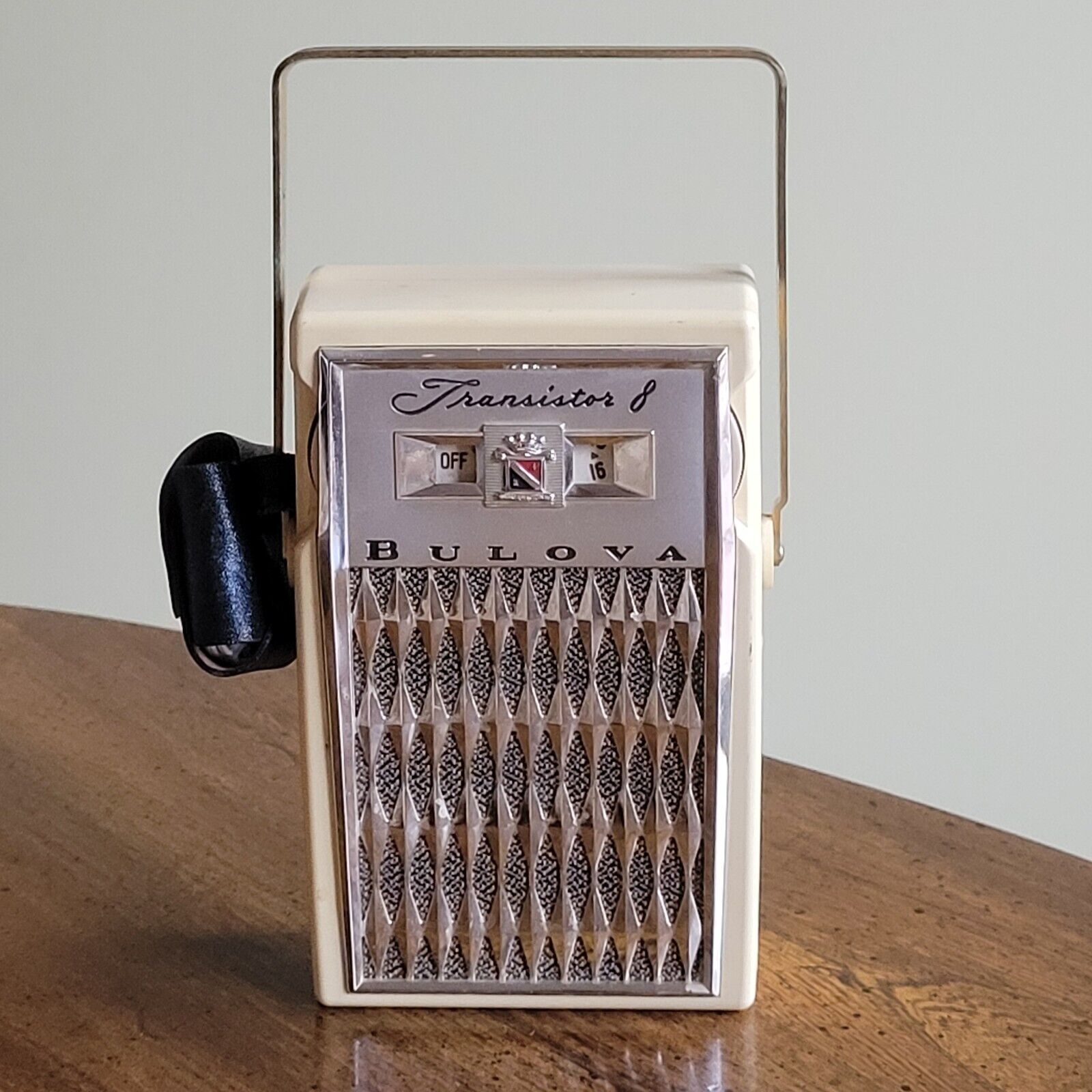 Vintage Bulova Transistor 8 Hand Radio Battery Operated Working See Video