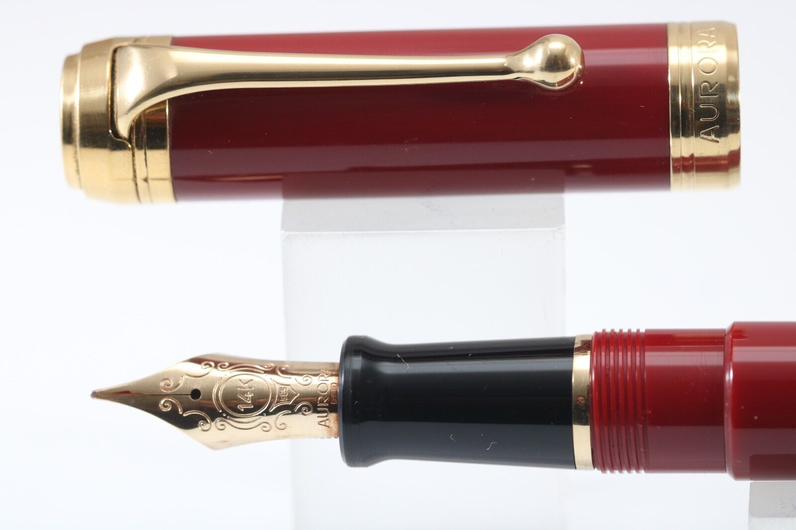 Vintage Aurora Talentum Collection Burgundy Resin Medium Fountain Pen, GT