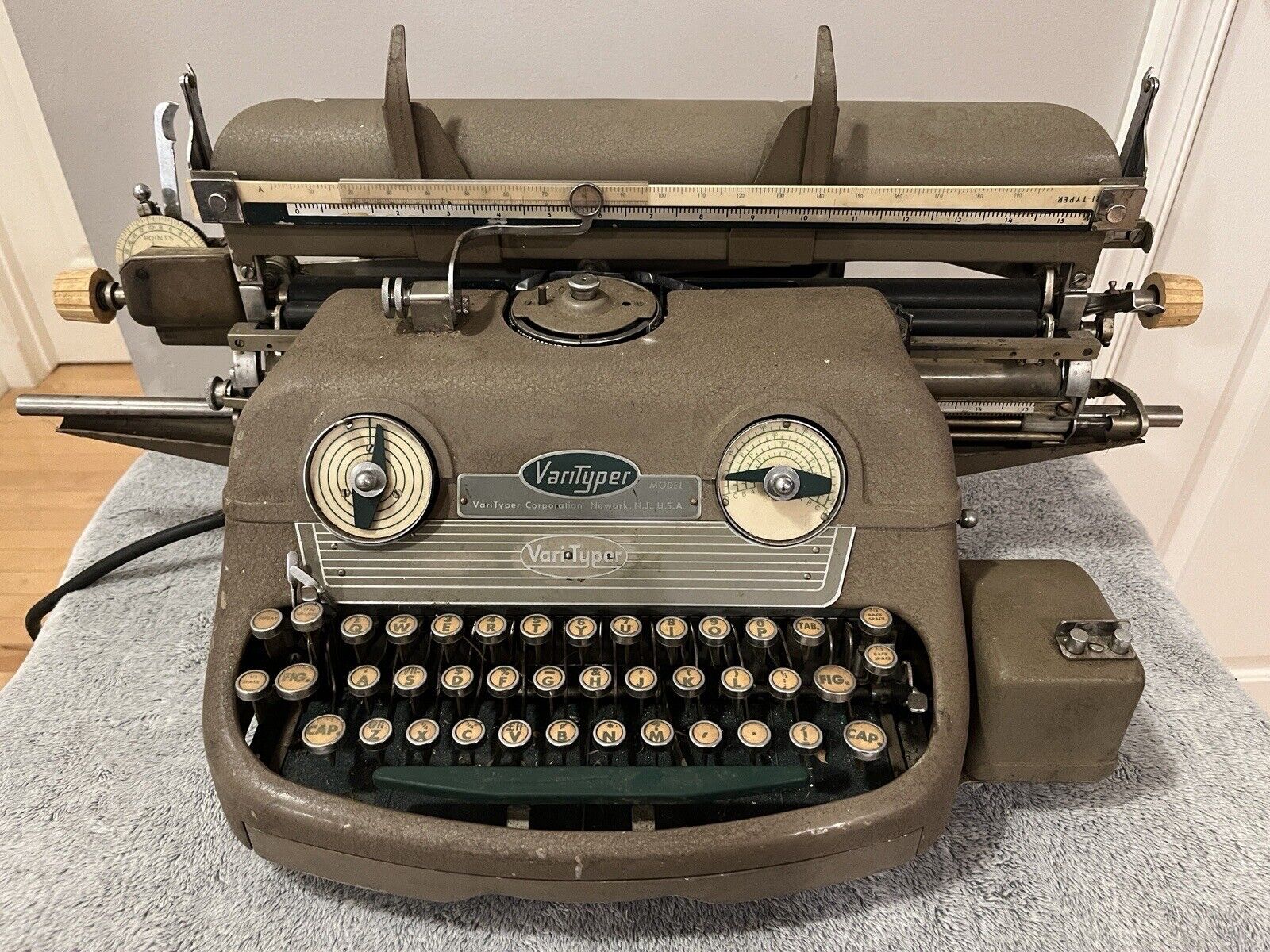 🔥RARE Vintage Antique Electric Varityper Typewriter~Powers On🔥