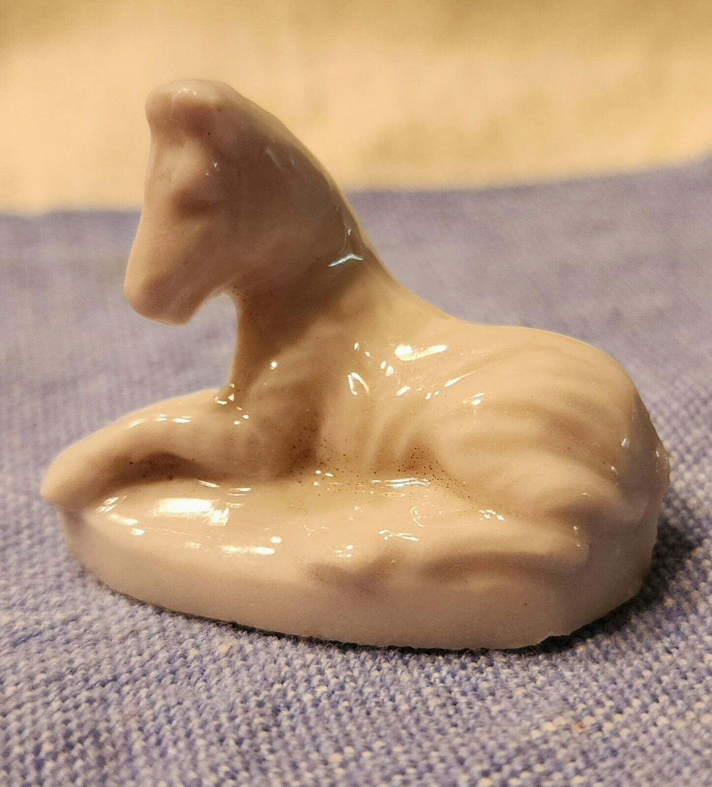 VINTAGE Wade Whimsies  Porcelain Figurine White Horse Red Rose Tea