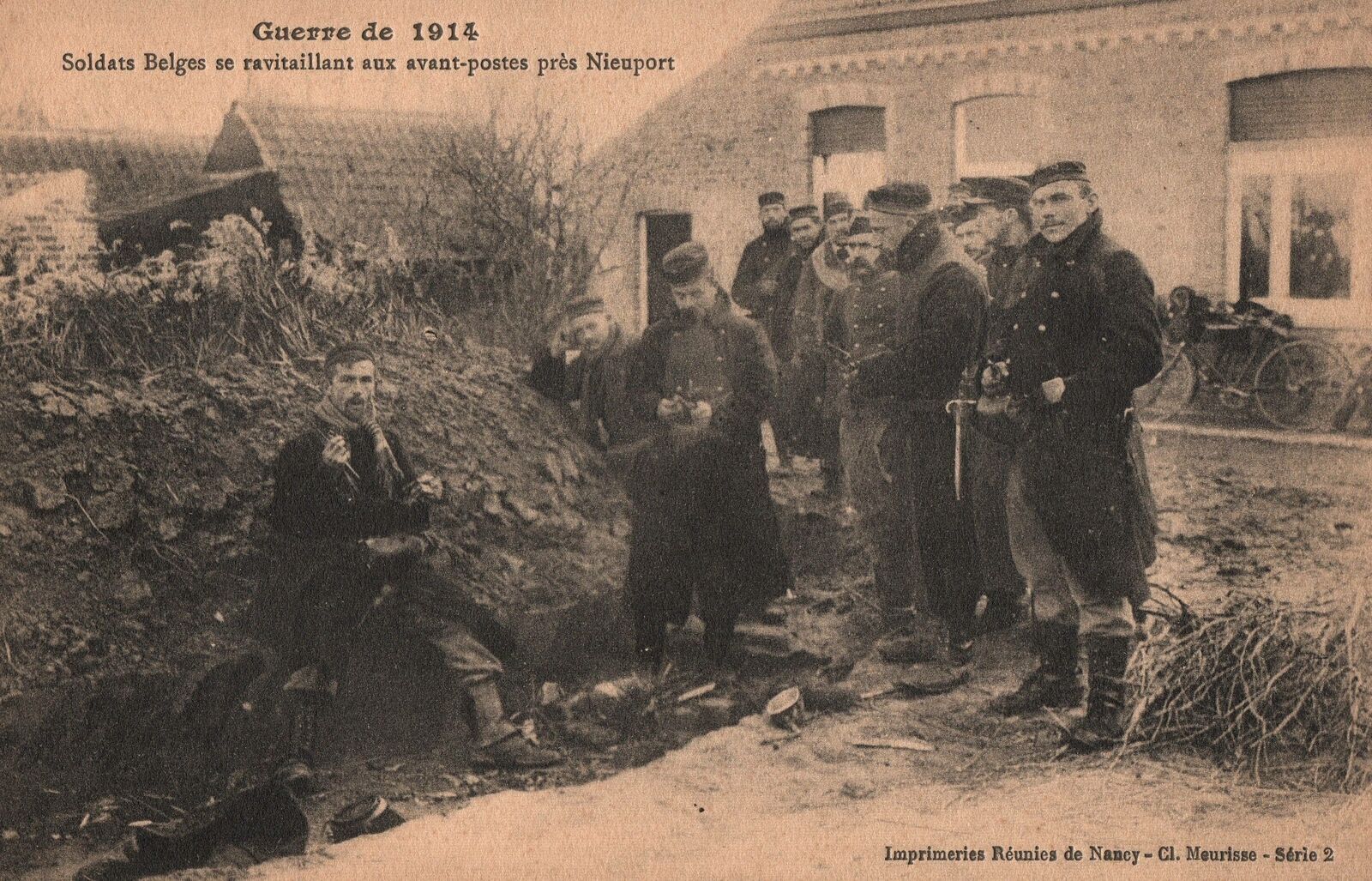 VINTAGE POSTCARD BELGIAN SOLDIERS REFUELING AT THEIR OUTPOSTS NEAR NIEUPORT WW I