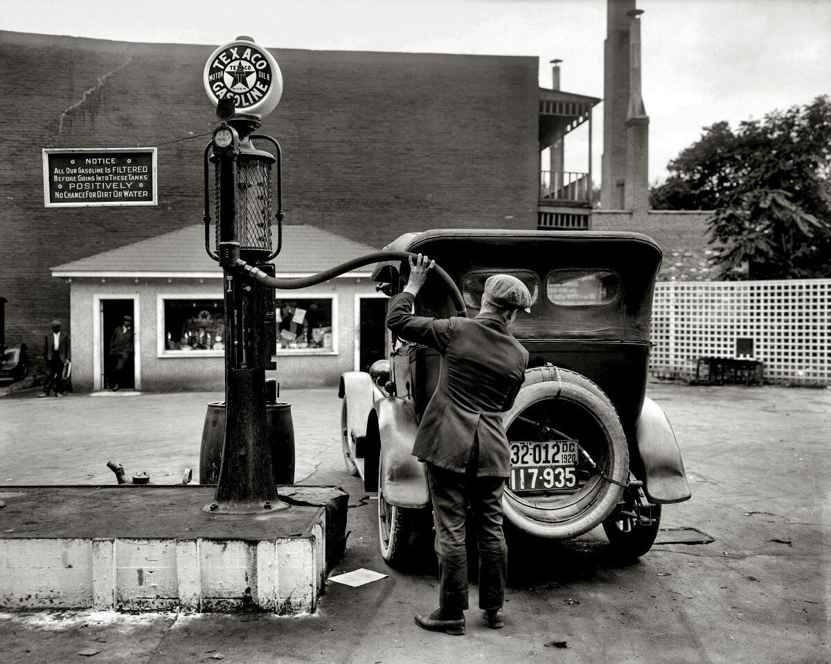 1920s TEXACO GAS STATION PHOTO  (203-i)