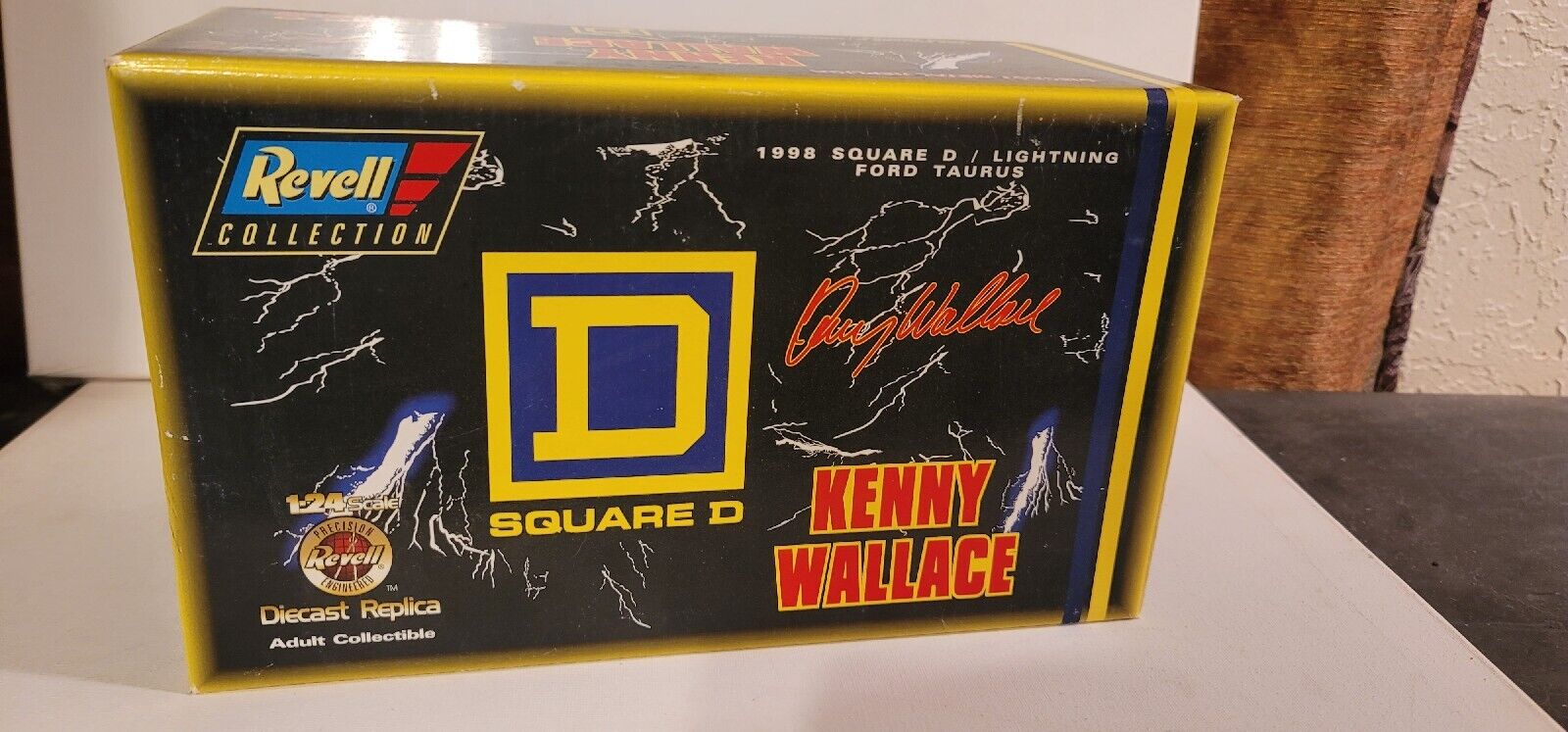 Vintage 1998 Die-Cast Revell 1:24 Scale Kenny Wallace #81 Race Car UNOPENED