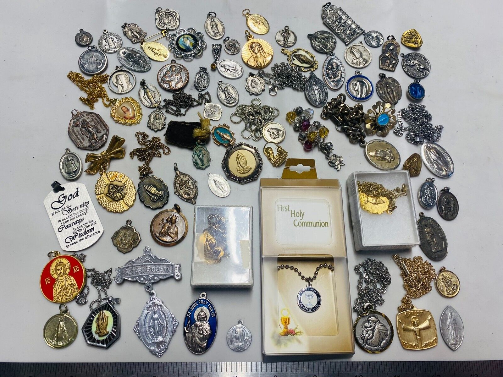 Collection Lot Variety Nice Most Vintage Religious Medals + Accessories - O4